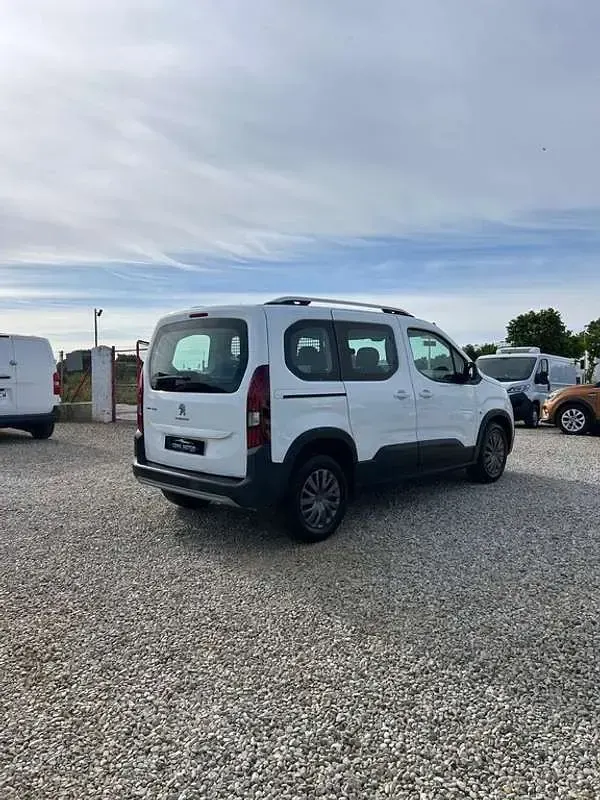 Usado Peugeot Rifter Active 102 CV (75 kW) 2022 Blanco Monovolumen