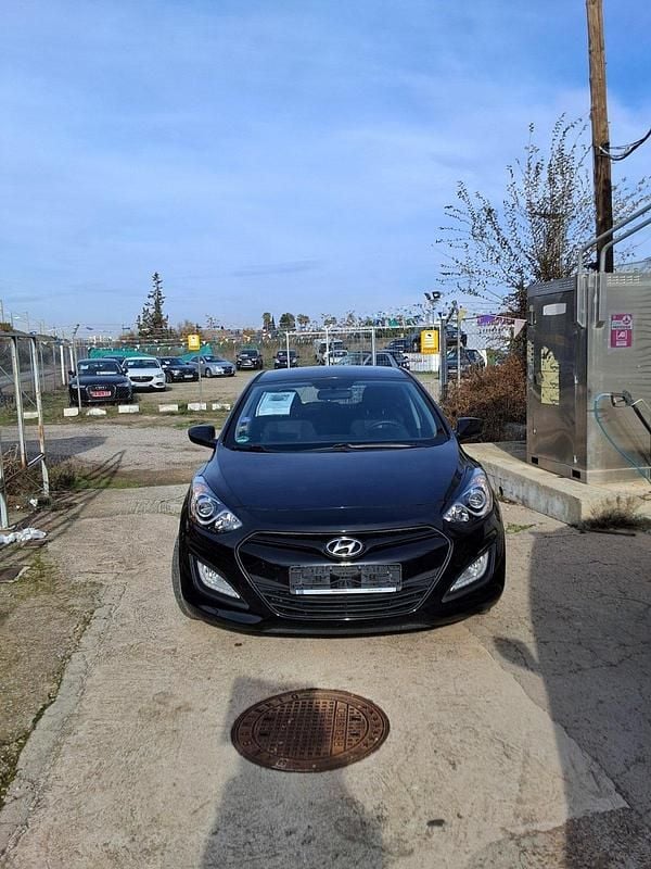 Usado Hyundai i30 GO! 100 CV (73 kW) 2015 Negro