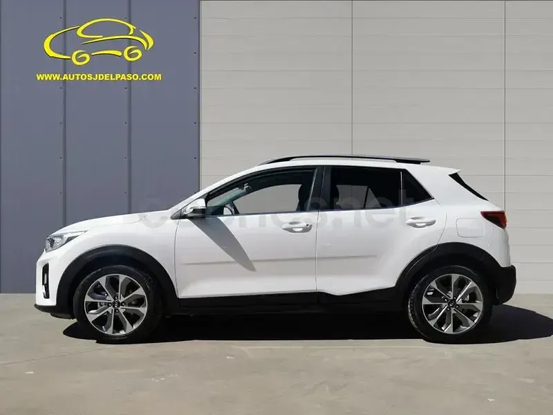 Usado Kia Stonic 100 CV (73 kW) 2019 Blanco SUV