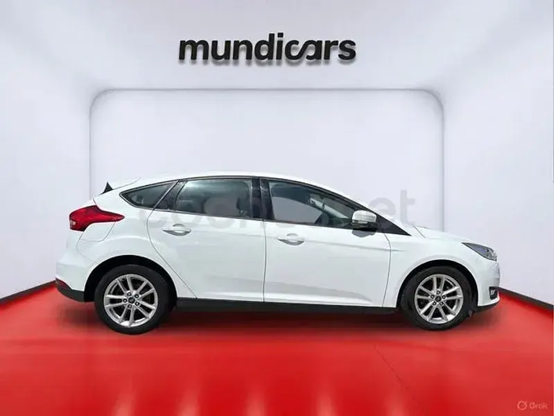 Usado Ford Focus Trend 120 HP (88 kW) 2016 Branco Sedan