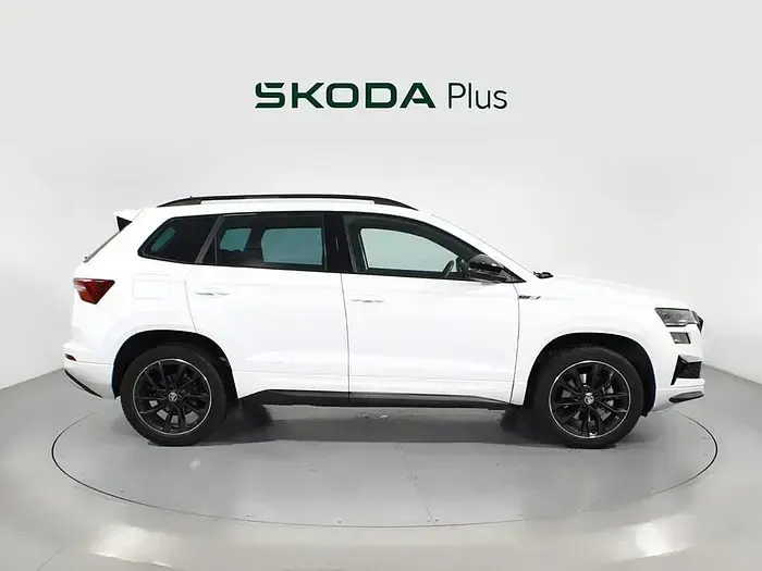 Usado Skoda Karoq SportLine 150 CV (110 kW) 2023 Blanco SUV