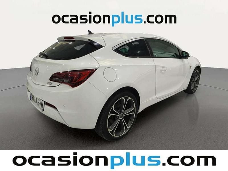 Usado Opel Astra GTC Sportive 165 CV (121 kW) 2014 Blanco Utilitario
