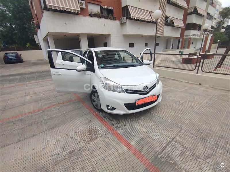 Blanco Usado 2013 Toyota Yaris City Berlina | 7400 € (Super precio) - Imagen 1/4
