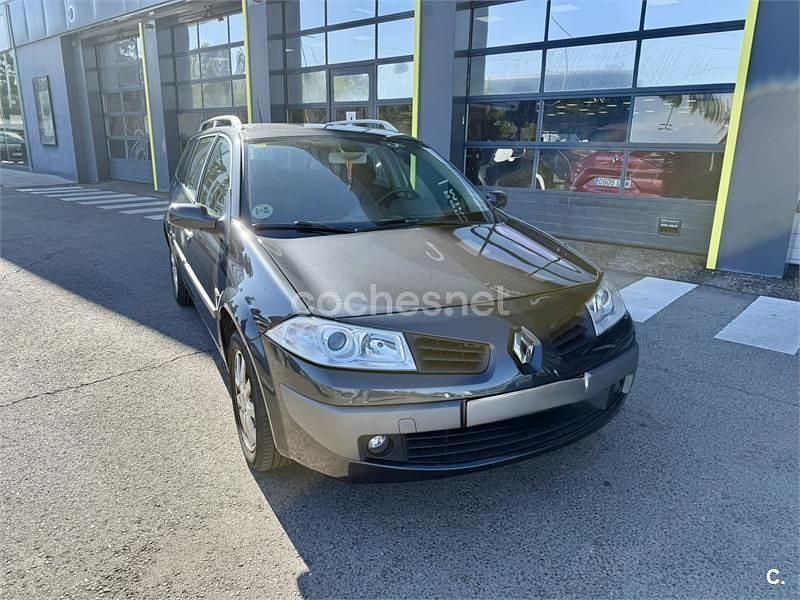 Usado Renault Mégane GrandTour Dynamique 105 CV (77 kW) 2008 Gris / plata Familiar