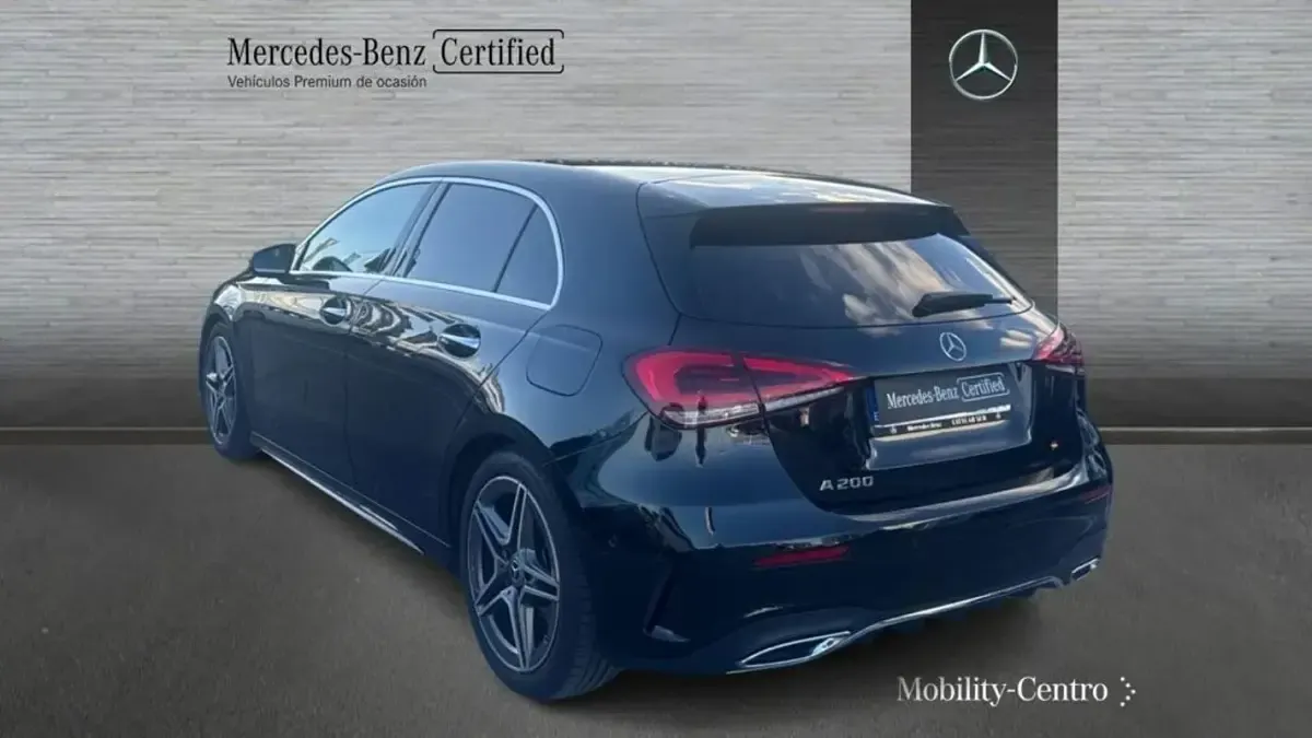 Usado Mercedes A200 AMG line 163 CV (119 kW) 2021 Nachtschwarz  unilack Berlina