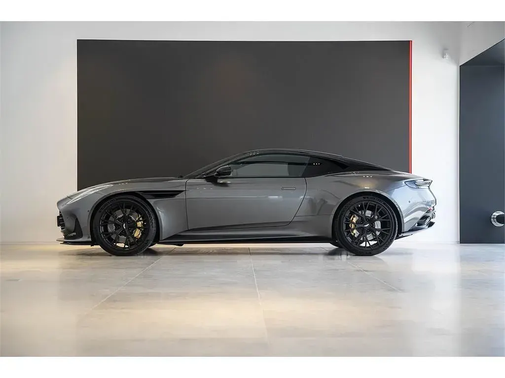 Nuevo Aston Martin DB12 680 CV (500 kW) 2026 Magnetic silver
