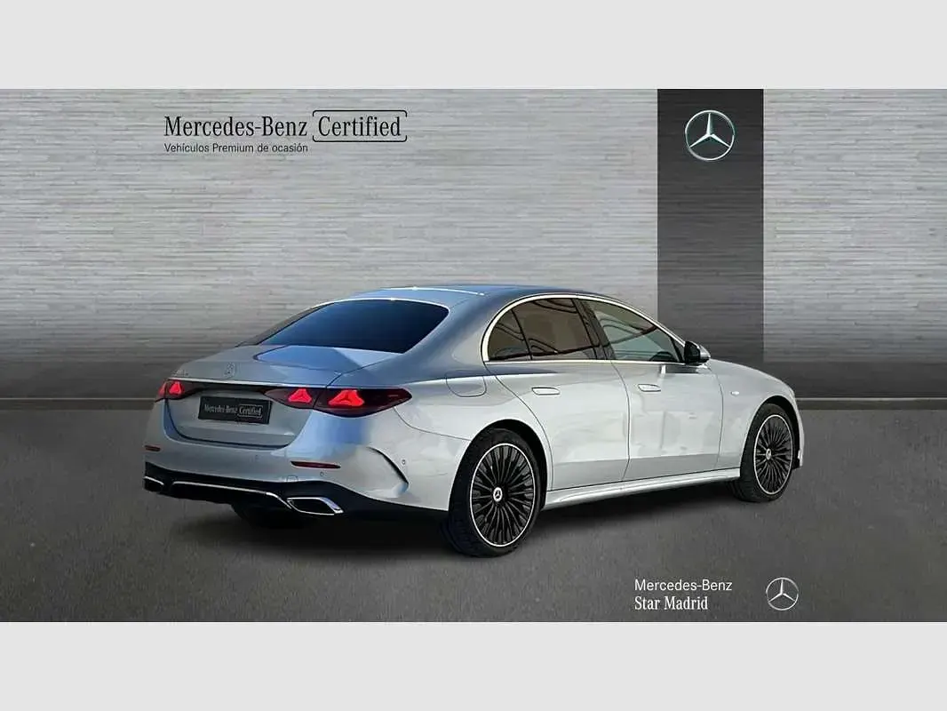 Usado Mercedes E300 313 CV (230 kW) 2025 Plateado Berlina