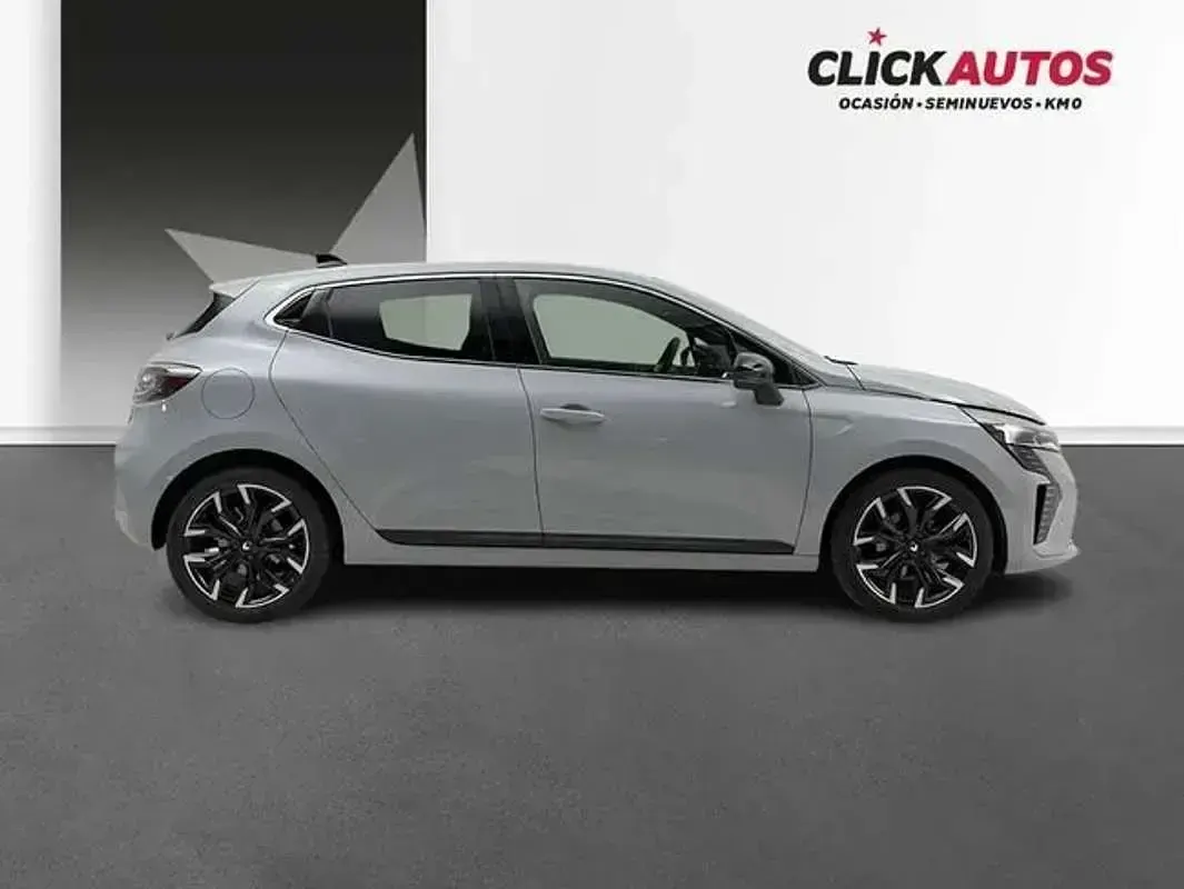 Usado Renault Clio Techno 101 CV (74 kW) 2026 Gris Utilitario