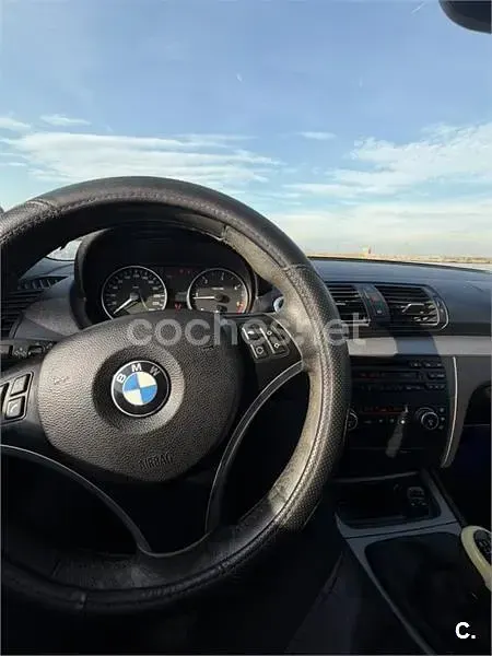 Usado BMW 118 143 CV (105 kW) 2009 Gris / plata Utilitario