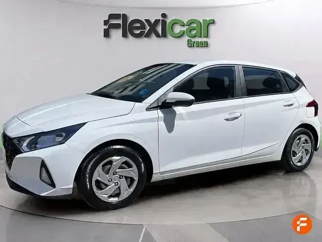 Usado Hyundai i20 100 CV (73 kW) 2021 Blanco Utilitario