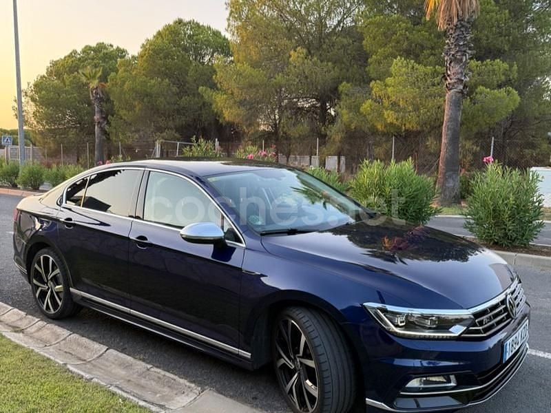 Azul Usado 2019 VW Passat R-line Berlina | 19.490 € (Precio justo) - Imagen 1/4