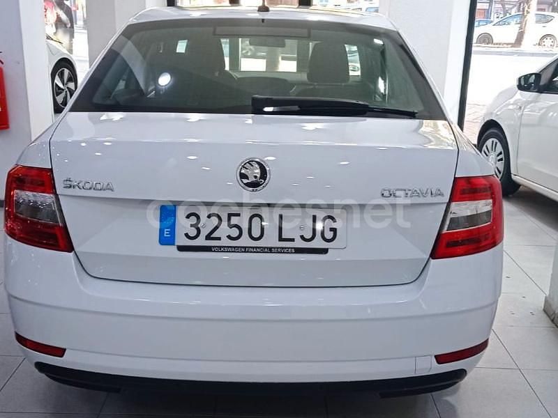 Usado Skoda Octavia Ambition 110 CV (80 kW) 2020 Blanco Berlina