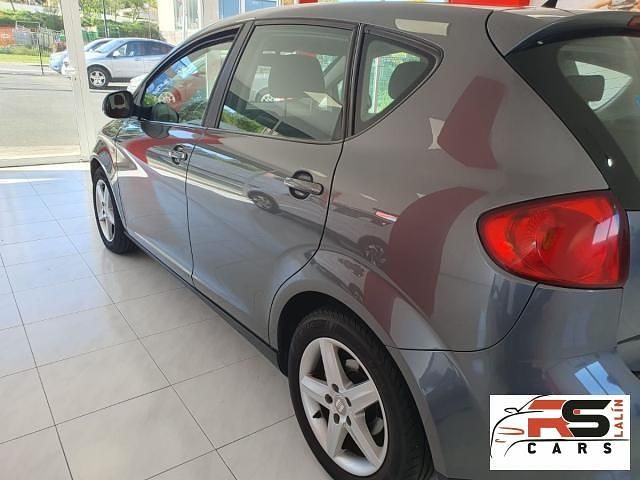 Usado Seat Altea Ecomotive 105 CV (77 kW) 2013 Gris / plata Monovolumen