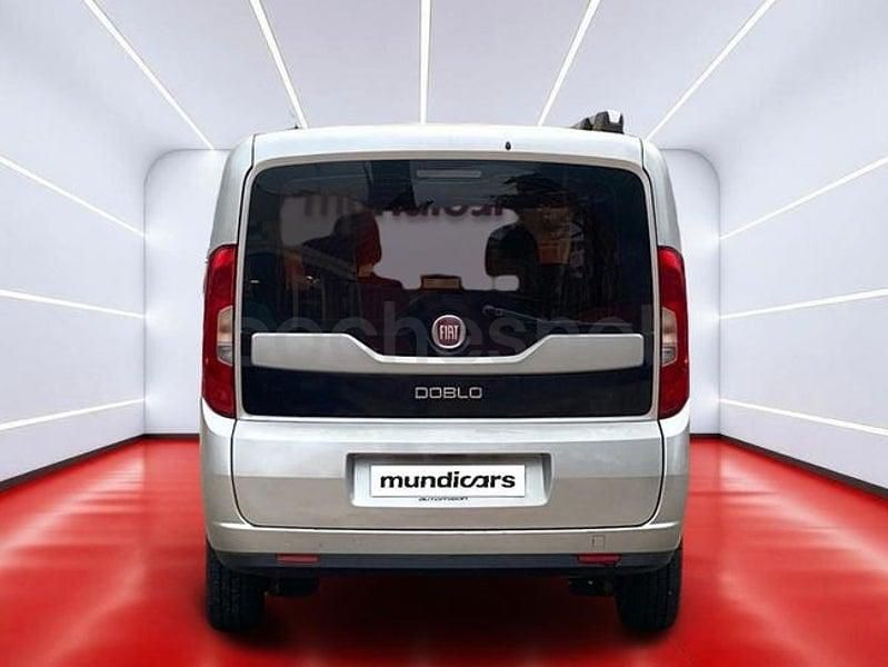 Usado Fiat Doblò Lounge 120 CV (88 kW) 2016 Gris / plata Monovolumen