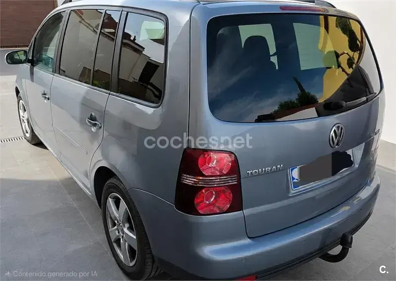 Usado VW Touran 140 CV (102 kW) 2008 Gris / plata Monovolumen