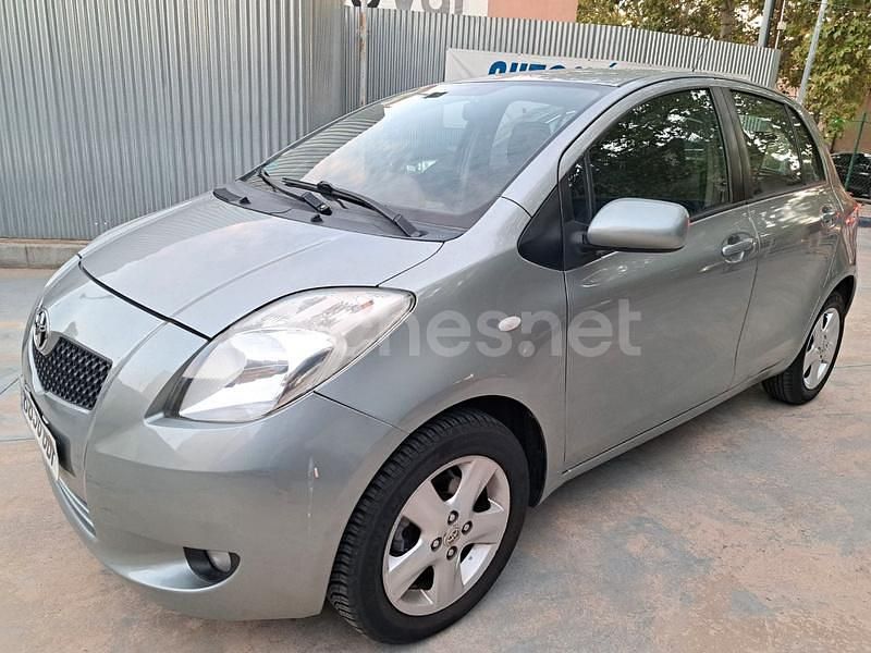 Gris / plata Usado 2008 Toyota Yaris Berlina | 5600 € (Precio justo) - Imagen 1/4