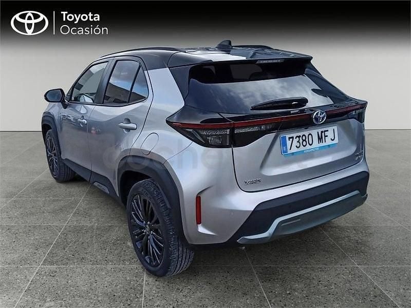 Usado Toyota Yaris Cross 116 CV (85 kW) 2024 Gris / plata SUV