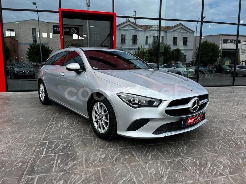 Usado Mercedes CLA200 Shooting Brake 150 CV (110 kW) 2020 Gris / plata Familiar