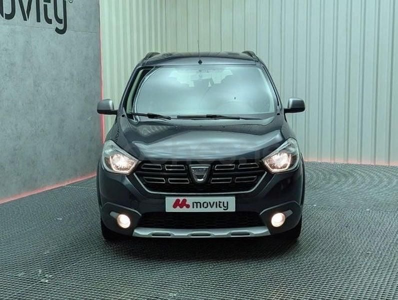 Usado Dacia Lodgy Comfort 115 CV (84 kW) 2020 Gris / plata Monovolumen