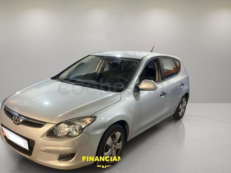 Gris / plata Usado 2010 Hyundai i30 Classic Berlina | 7900 € (Precio justo) - Imagen 1/4