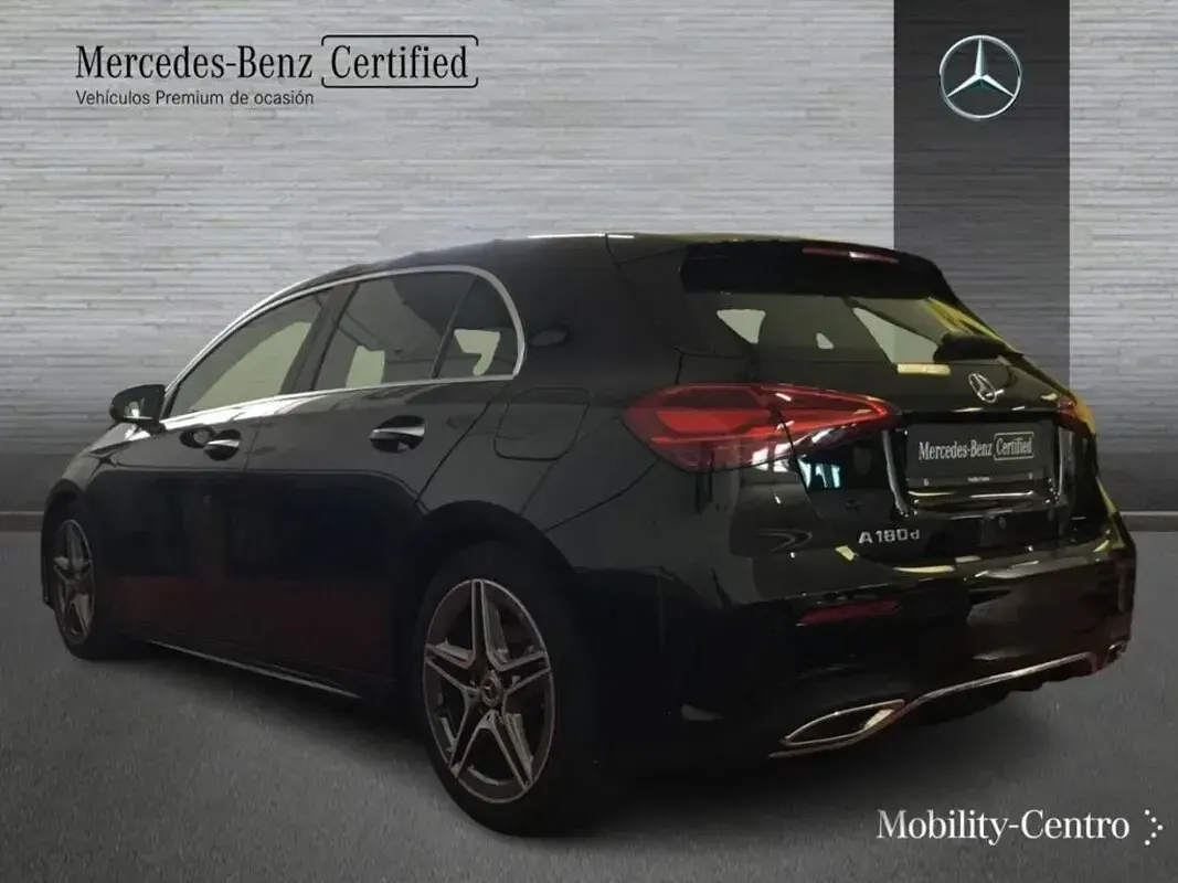 Usado Mercedes A180 116 CV (85 kW) 2024 Negro noche Berlina