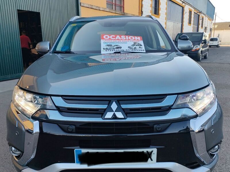 Usado Mitsubishi Outlander P-HEV 203 CV (149 kW) 2017 Gris