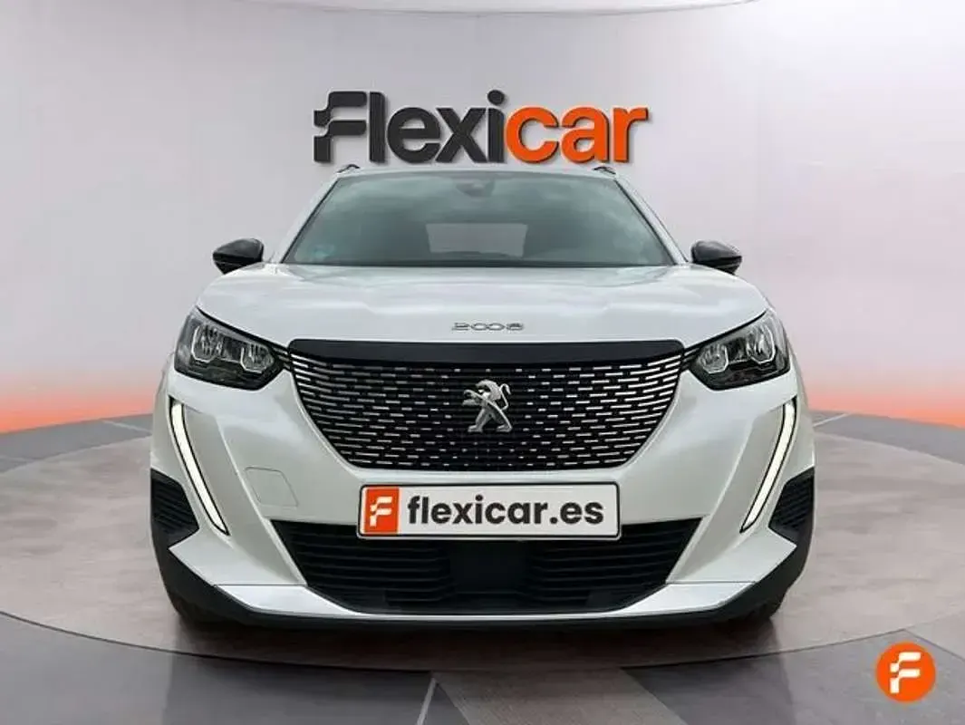 Usado Peugeot 2008 Allure 131 CV (96 kW) 2023 Blanco SUV