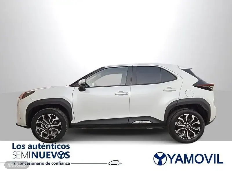 Usado Toyota Yaris Cross Active 116 CV (85 kW) 2022 Blanco SUV