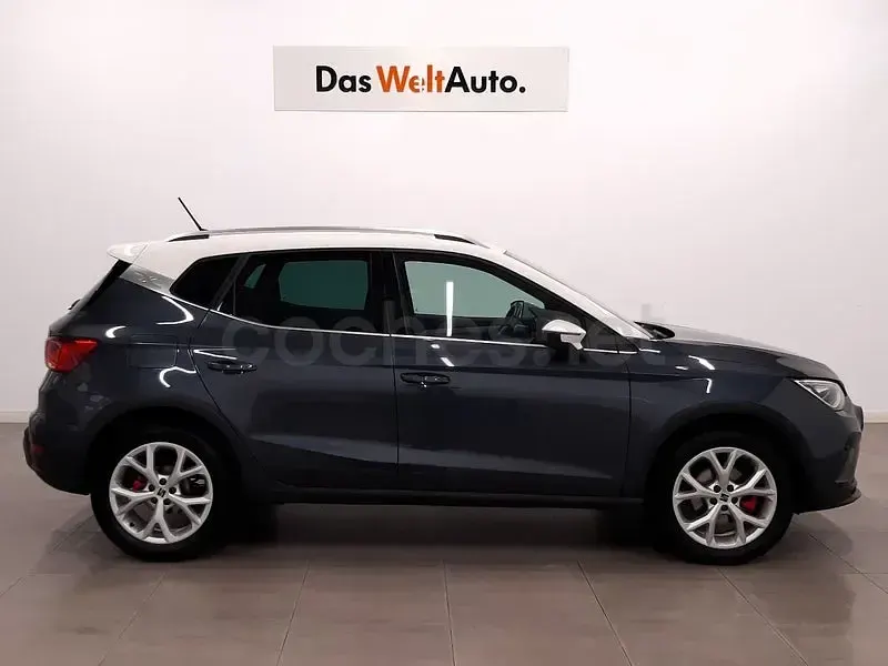 Usado Seat Arona FR 150 CV (110 kW) 2023 Gris / plata SUV