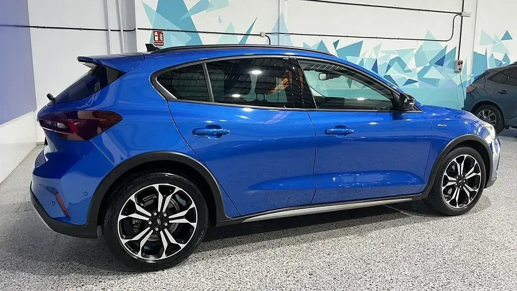 Usado Ford Focus Active X 125 CV (91 kW) 2022 Azul desert island (metalizado) Berlina