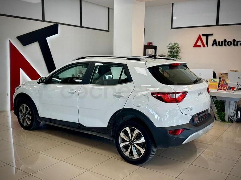 Usado Kia Stonic 100 CV (73 kW) 2022 Blanco SUV