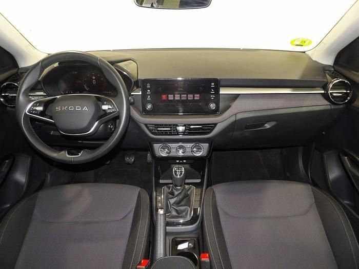 Usado Skoda Fabia Selection 95 CV (69 kW) 2025 Gris Utilitario