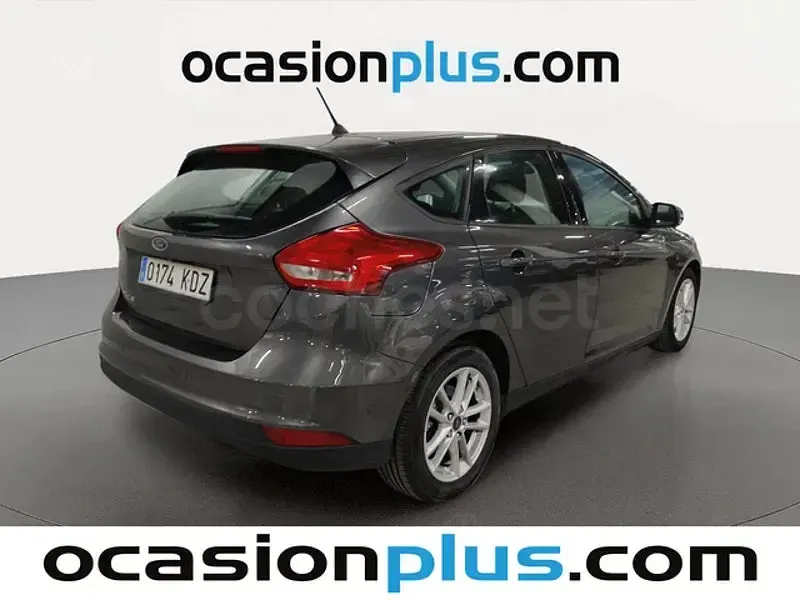 Usado Ford Focus Business Edition 120 CV (88 kW) 2017 Gris / plata Berlina