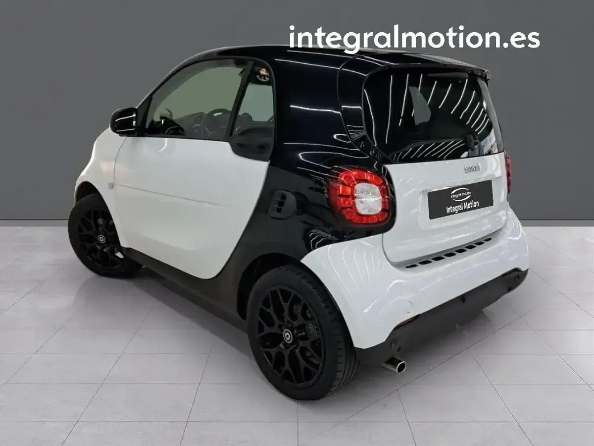 Usado Smart ForTwo Coupé 89 CV (65 kW) 2019 Blanco Coupe