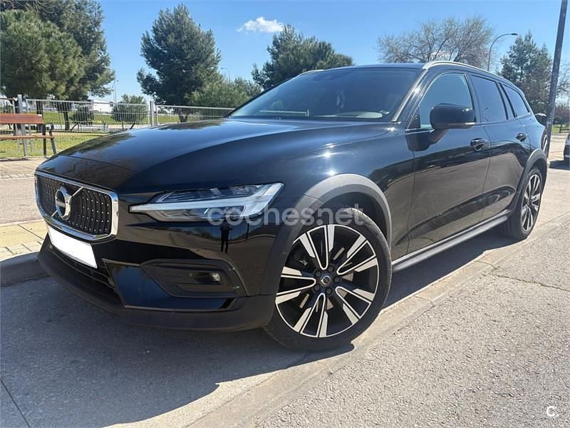 Begagnad Volvo V60 CC 190 HK (139 kW) 2020 Svart Kombi