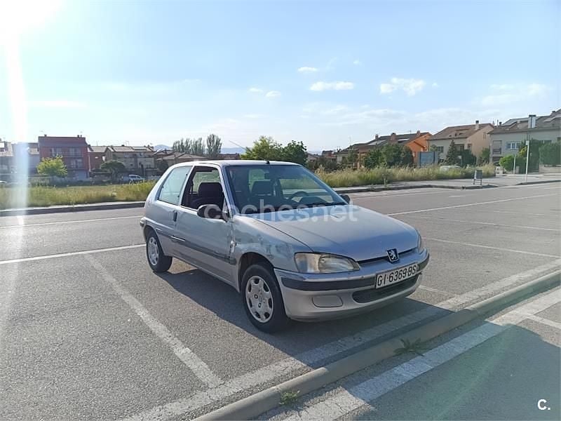Usado Peugeot 106 60 CV (44 kW) 2000 Gris / plata Utilitario