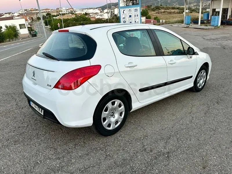 Usado Peugeot 308 Active 92 CV (67 kW) 2013 Blanco Berlina