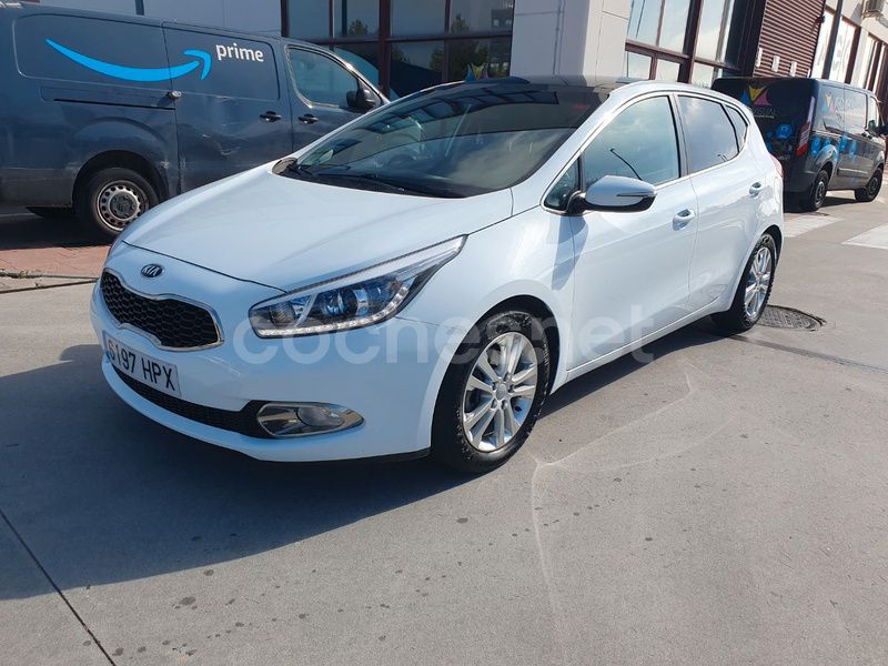 Blanco Usado 2013 Kia Ceed GT Berlina | 5950 € (Precio justo) - Imagen 1/4