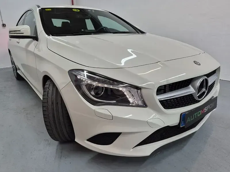 Usado Mercedes CLA200 Urban 136 CV (100 kW) 2014 Blanco Berlina