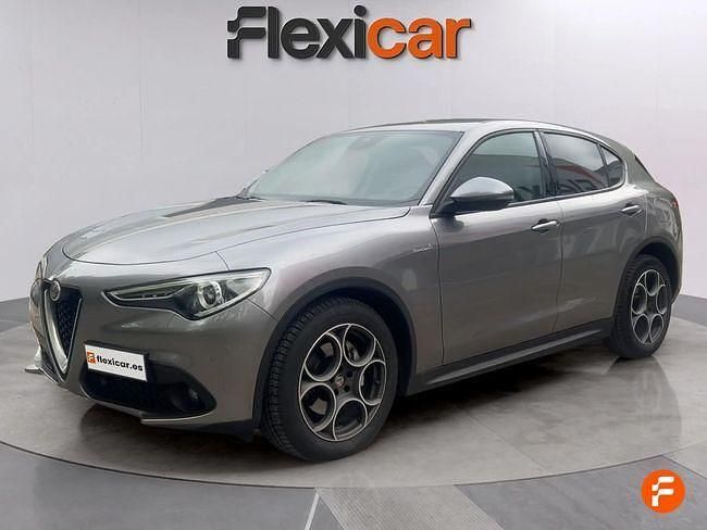 Usado Alfa Romeo Stelvio 150 CV (110 kW) 2018 Gris / plata SUV