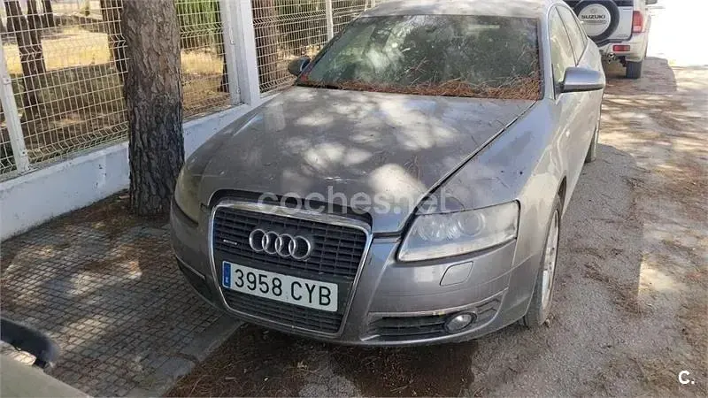 Usado Audi A6 225 CV (165 kW) 2004 Gris / plata Berlina