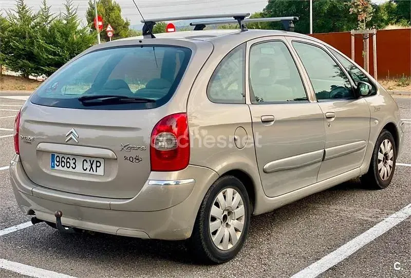 Usado Citroën Xsara Picasso Exclusive 117 CV (86 kW) 2004 Blanco Monovolumen