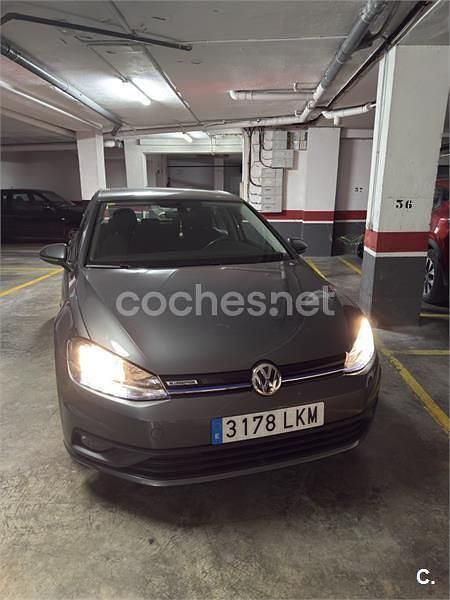 Usado VW Golf VIII Edition 130 CV (95 kW) 2020 Gris / plata Berlina