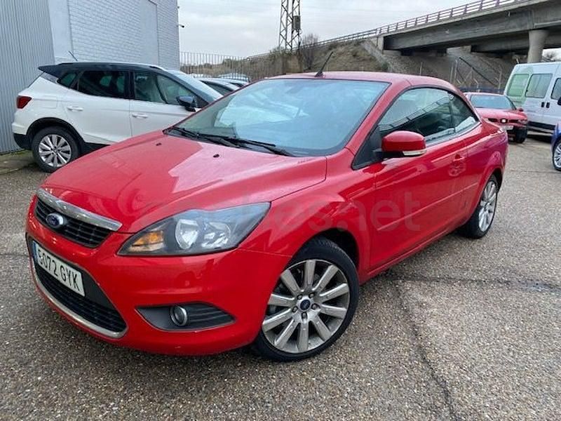 Usado Ford Focus Cabriolet Titanium 136 CV (100 kW) 2010 Rojo Descapotable