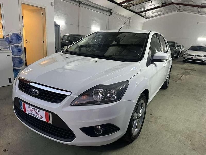 Blanco Usado 2010 Ford Focus Trend Utilitario | 7850 € (Precio justo) - Imagen 1/4