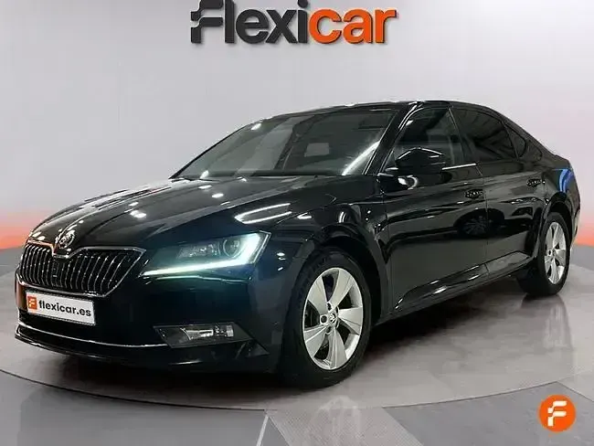Usado Skoda Superb Style 190 CV (139 kW) 2018 Gris Berlina
