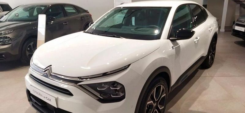 Usado Citroën e-C4 Shine 100 kW (136 CV) 2024 Blanco Berlina