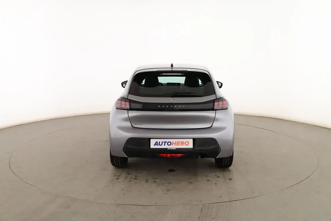Usado Peugeot 208 Active 101 CV (74 kW) 2022 Gris Utilitario
