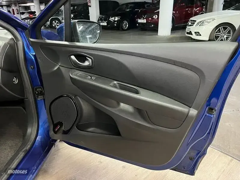 Usado Renault Clio IV LIMITED 95 CV (69 kW) 2018 Azul Berlina