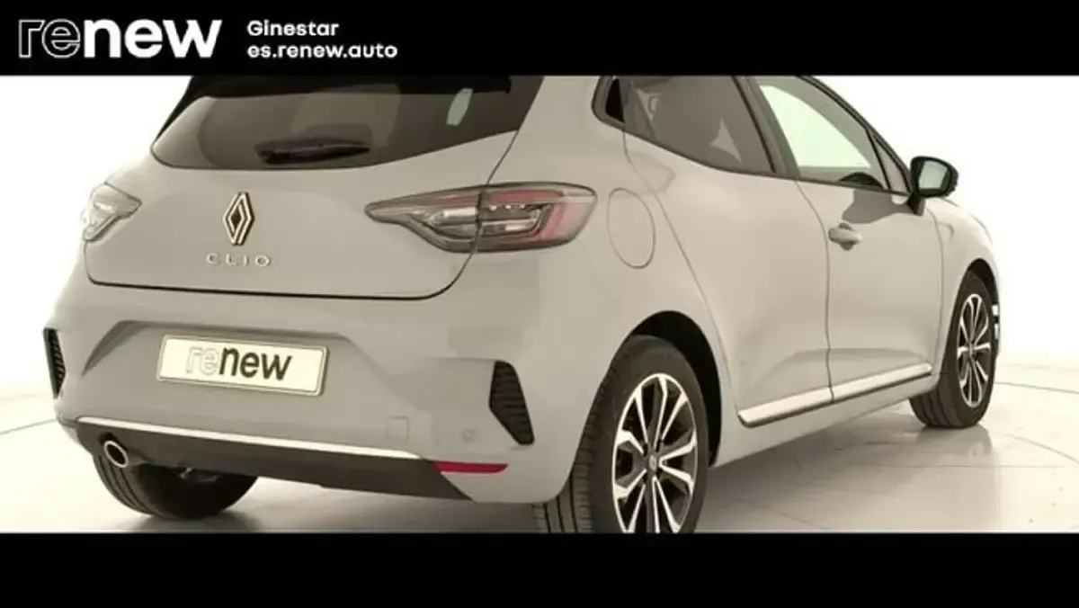 Usado Renault Clio Techno 101 CV (74 kW) 2025 Gris Utilitario